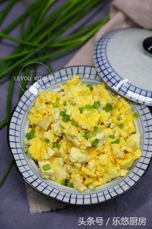 豆腐怎么炒好吃，简单的家常炒豆腐做法（拌米饭吃最好）