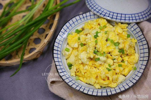 豆腐怎么炒好吃，简单的家常炒豆腐做法（拌米饭吃最好）