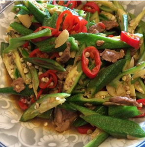 秋葵炒肉的做法，家常小菜谱秋葵炒肉（怎么做出地道地秋葵小炒肉）