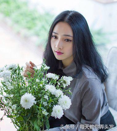 菱形脸适合什么发型，菱形脸适合什么发型女生图片（13款菱形脸三角脸中分中长发发型）