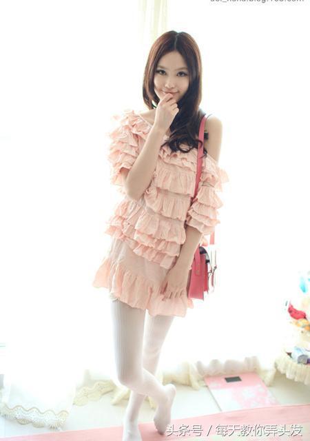 菱形脸适合什么发型，菱形脸适合什么发型女生图片（13款菱形脸三角脸中分中长发发型）