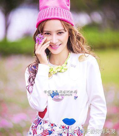 菱形脸适合什么发型，菱形脸适合什么发型女生图片（13款菱形脸三角脸中分中长发发型）