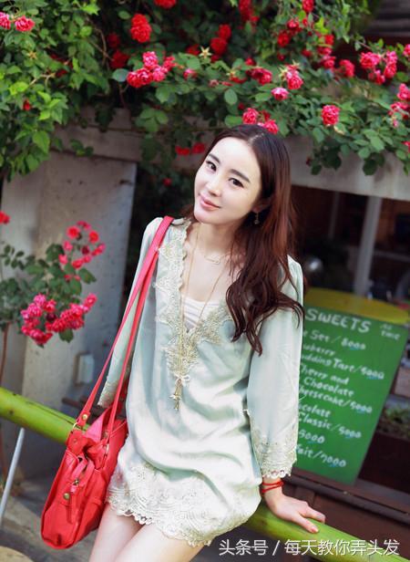 菱形脸适合什么发型，菱形脸适合什么发型女生图片（13款菱形脸三角脸中分中长发发型）