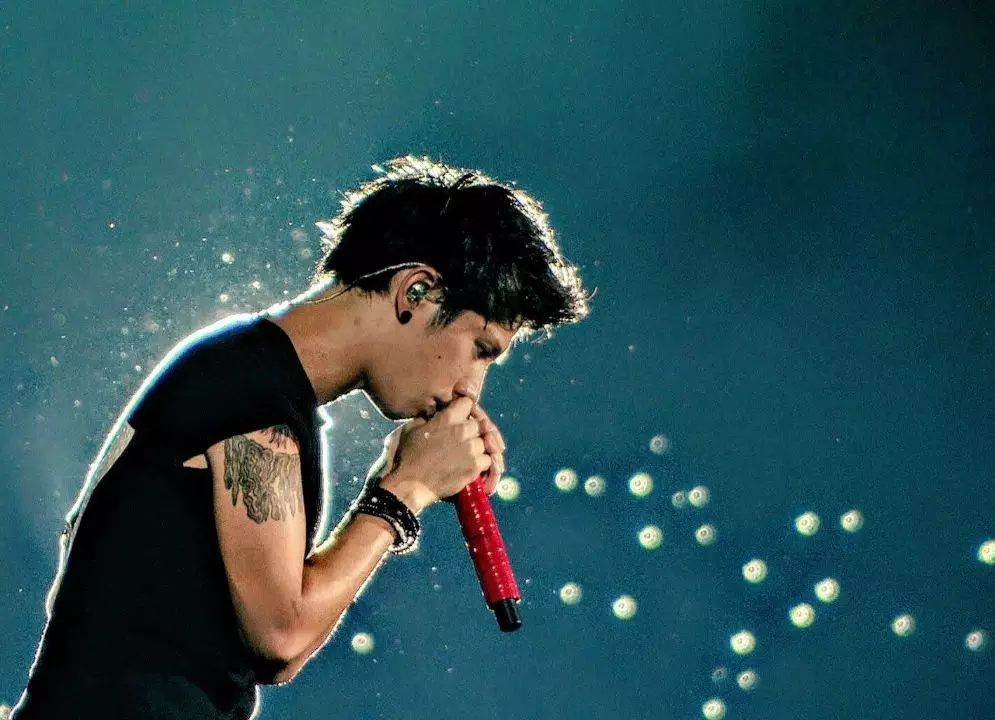 2015年one ok rock还加入华纳唱片,发行了全英文唱片,实现在北美出道.