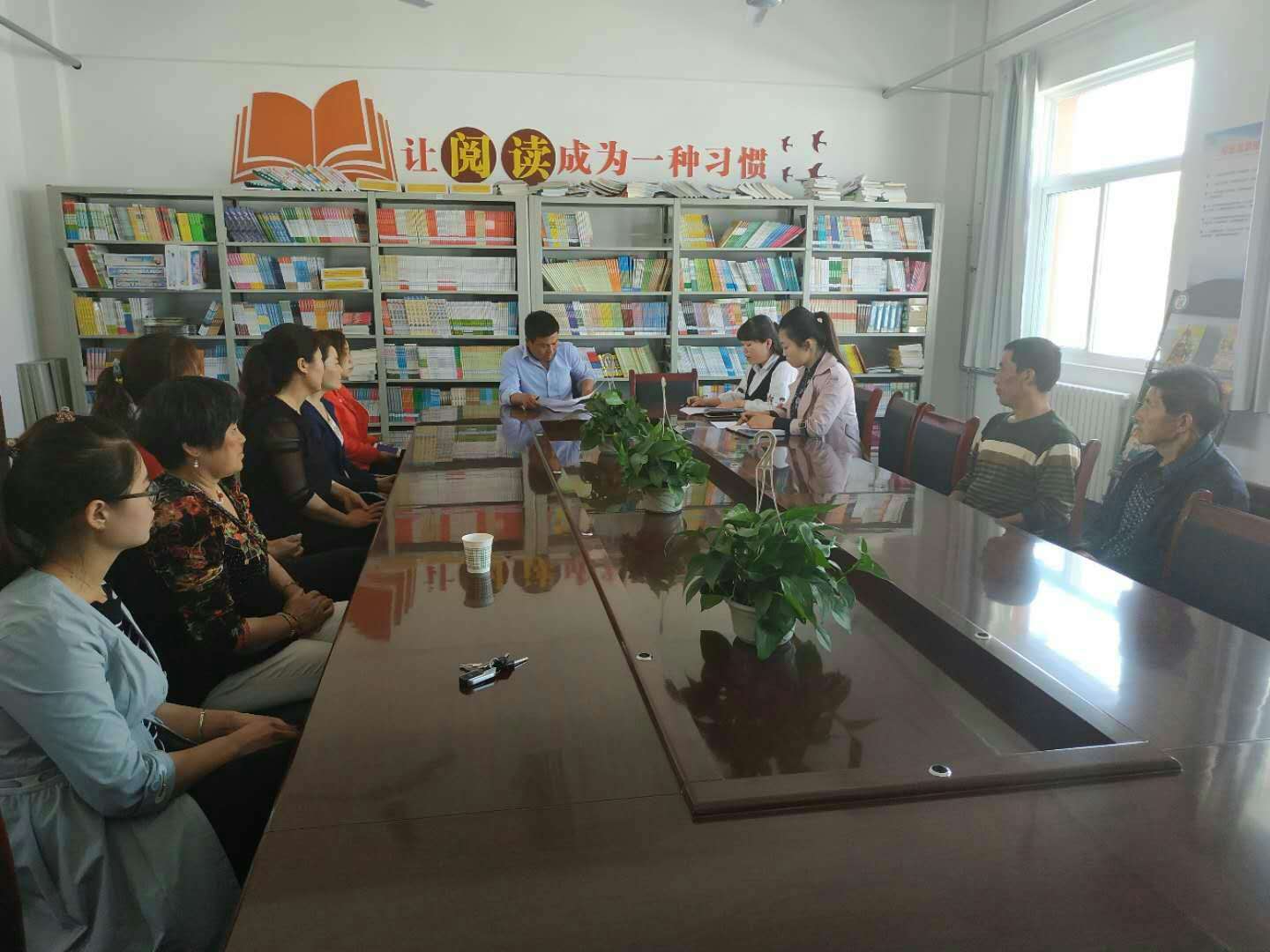 小学学校会议记录内容（梅家坪镇新安小学家委会会议纪实）