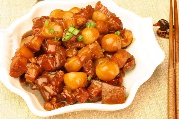红烧土豆的做法，红烧土豆做法（红烧土豆家庭做法）