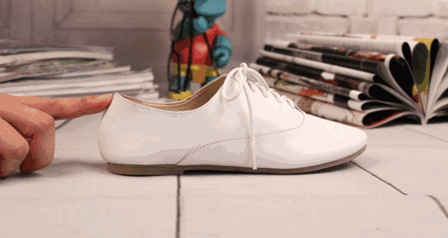 小白鞋脏了怎么洗，小白鞋脏了怎么洗白（小白鞋这样洗，变脏变黄都不怕）