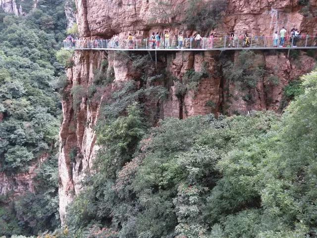 狼牙山玻璃栈道门票多少钱，狼牙山 玻璃栈道（北京九大玻璃栈道）