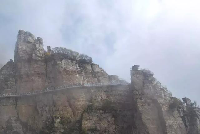 狼牙山玻璃栈道门票多少钱，狼牙山 玻璃栈道（北京九大玻璃栈道）