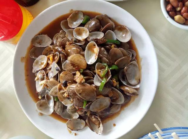 顺德鱼生是用什么鱼做的，顺德鱼生的做法（小小的配料要20多样）