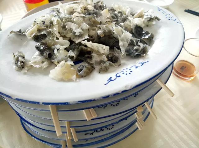 顺德鱼生是用什么鱼做的，顺德鱼生的做法（小小的配料要20多样）