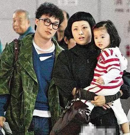 陈奕迅女儿14岁出落标致，这些年她的衣品有没有受徐濠萦影响？