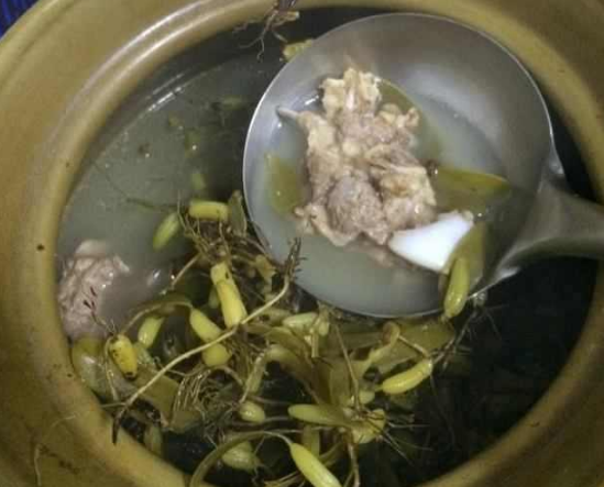 石橄榄的功效与作用，石斛功效作用与主治（农村石壁上不起眼的野果）