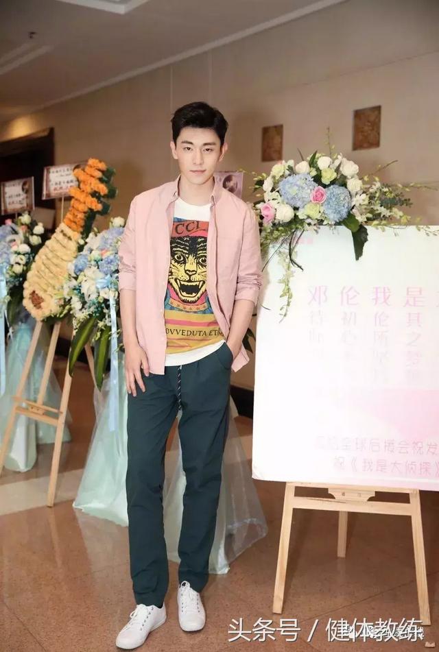 邓伦资料个人资料，邓伦资料个人资料结婚了（会勾魂的单眼皮萌帅小哥哥—邓伦揭秘邓伦强大背景及五段恋情介绍）