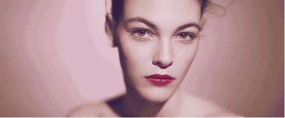 补妆用气垫还是粉饼，粉饼过期了可以用吗（夏日补妆应该用气垫BB还是粉饼）