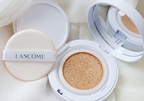 补妆用气垫还是粉饼，粉饼过期了可以用吗（夏日补妆应该用气垫BB还是粉饼）