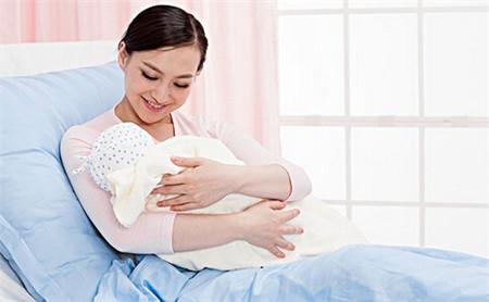 月子里哭生气会落下什么病根，月子里哭会落下什么病（做错了宝宝没“饭”吃）