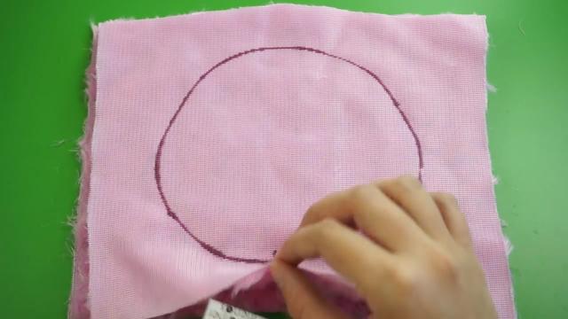 手工制作毛绒玩具开心玩偶，手工制作 玩偶（教你毛绒刺猬公仔的制作方法）