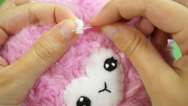 手工制作毛绒玩具开心玩偶，手工制作 玩偶（教你毛绒刺猬公仔的制作方法）