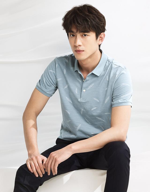 polo衫配什么鞋子，polo衫连衣裙配什么鞋子（polo衫居然也可以这么潮）