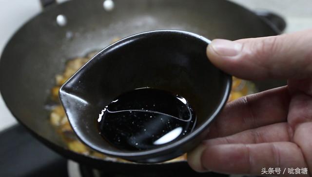 酱油生抽老抽有什么区别，生抽、老抽、酱油到底有什么区别（还搞不清生抽酱油老抽的区别和用途）