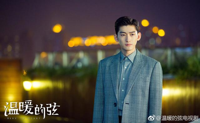 张翰评价占南弦，关于占南弦那让人无法忽视的抬头纹