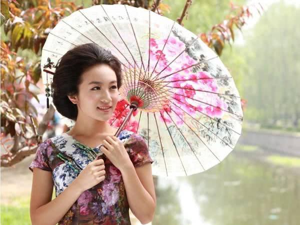天子香烟多少钱一包，天子香烟多少钱一包2021（寂寞的心像风在暗夜里穿行）