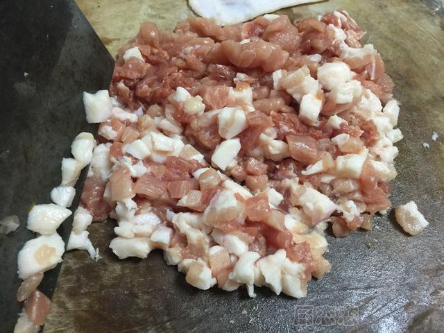 烙馅饼的面怎么和，烙馅饼的面怎么和吃起来柔软（烙好了放一天都是软的）