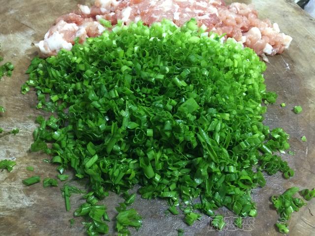 烙馅饼的面怎么和，烙馅饼的面怎么和吃起来柔软（烙好了放一天都是软的）