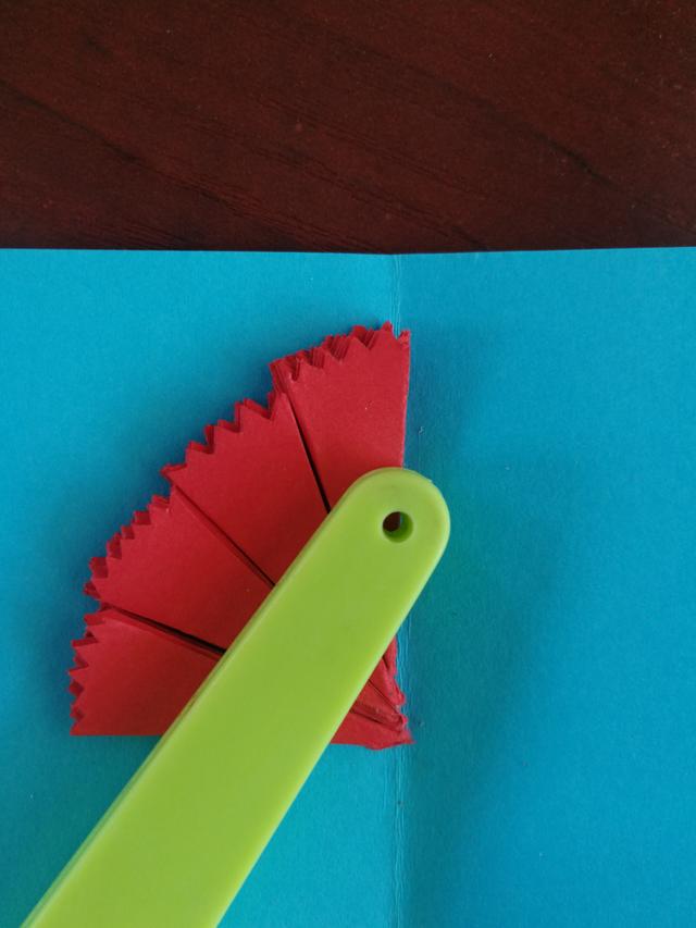 母亲节立体卡片制作方法，母亲节DIY爱心立体贺卡（“立体康乃馨贺卡”做起来）