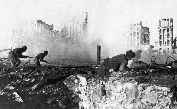 二战最惨烈的战役，二战时期最惨的五个战役（二战史上最惨烈的战斗）