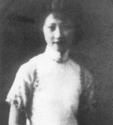 张学良几个老婆，张学良的一生有几个老婆和谁（赵四小姐和他相伴72年）