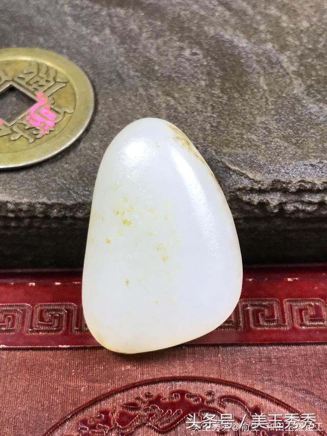 和田玉籽料的功效与作用，和田玉籽料有什么用（玩和田玉籽料不仅能玩出花样）