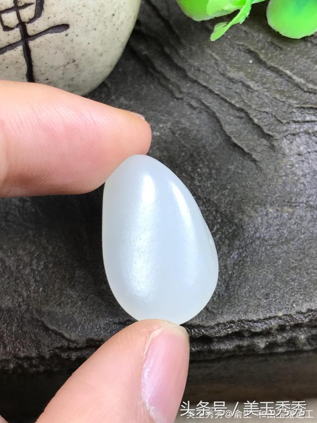 和田玉籽料的功效与作用，和田玉籽料有什么用（玩和田玉籽料不仅能玩出花样）