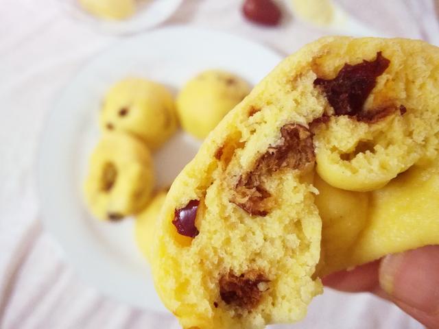 白面枣窝窝怎么做，黏面枣窝窝头做法（美味又养颜~奶香玉米红枣窝窝）