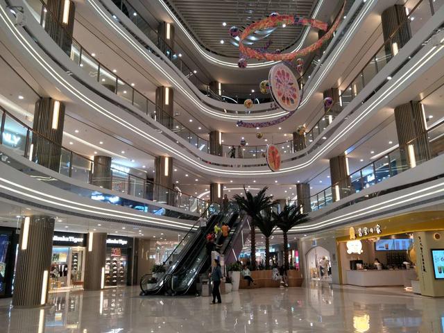 南京桥北弘阳广场,南京桥北有什么好玩的(实拍南京桥北弘阳广场)