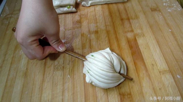 花卷冷水下锅蒸多长时间，花卷冷水还是热水蒸（怎么做出好看又好吃的“花卷”）
