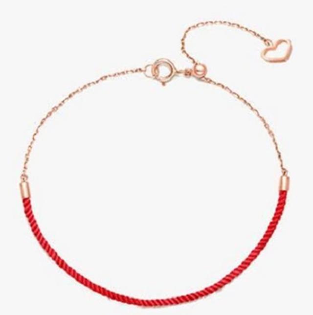 手链女生应该戴哪只手，女孩子戴手链要戴哪一边（各式各样的手链快get起来）