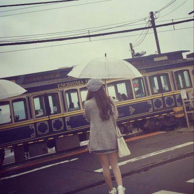 女生头像背影长发唯美，女生背影长发头像微信（好看的小清新长发女生背影头像）