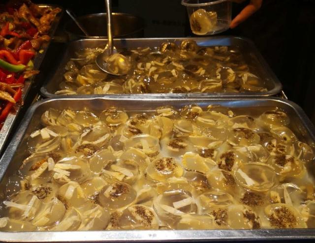 厦门曾厝安美食街哪家好吃，厦门曾安厝美食排名（游客超百万的厦门曾厝垵美食街）