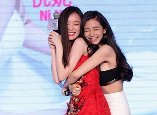 杨幂婚礼的伴娘是谁，杨幂婚礼的伴娘是谁呀（从杨幂杨颖婚礼来看，并不见得）