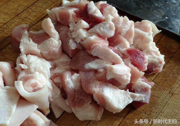 土豆炖豆角炖肉的做法，夏天做一锅豆角土豆炖五花肉