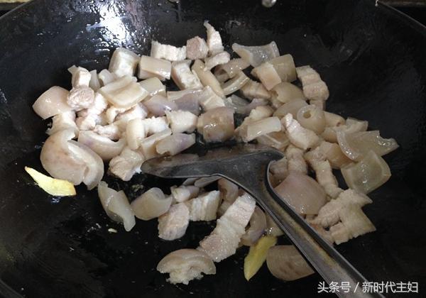土豆炖豆角炖肉的做法，夏天做一锅豆角土豆炖五花肉