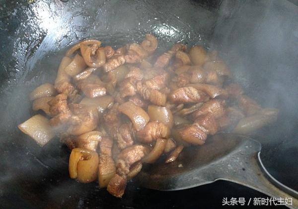 土豆炖豆角炖肉的做法，夏天做一锅豆角土豆炖五花肉