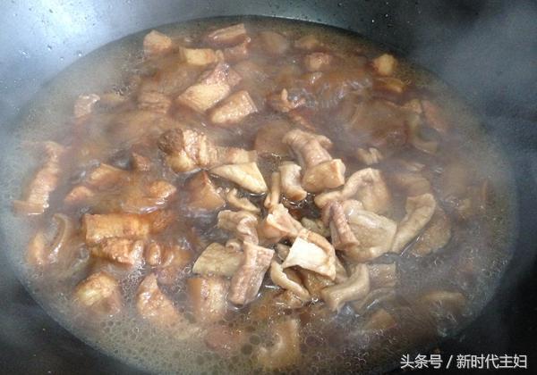 土豆炖豆角炖肉的做法，夏天做一锅豆角土豆炖五花肉
