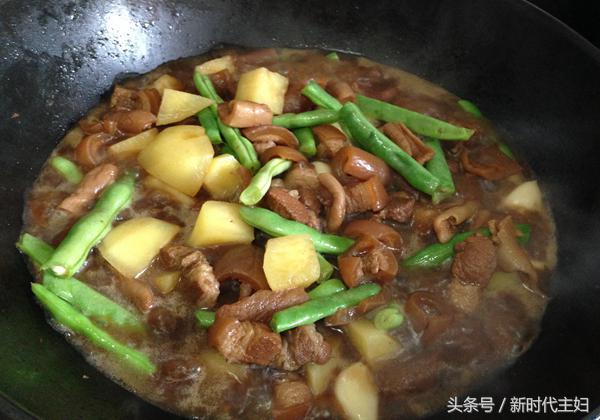 土豆炖豆角炖肉的做法，夏天做一锅豆角土豆炖五花肉