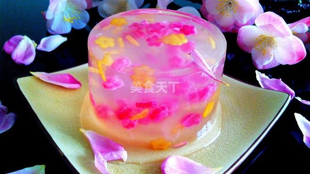 凉粉的薄荷水怎么做，薄荷味的凉粉怎么做（四川凉粉的做法）