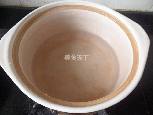 凉粉的薄荷水怎么做，薄荷味的凉粉怎么做（四川凉粉的做法）