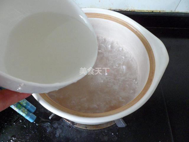 凉粉的薄荷水怎么做，薄荷味的凉粉怎么做（四川凉粉的做法）