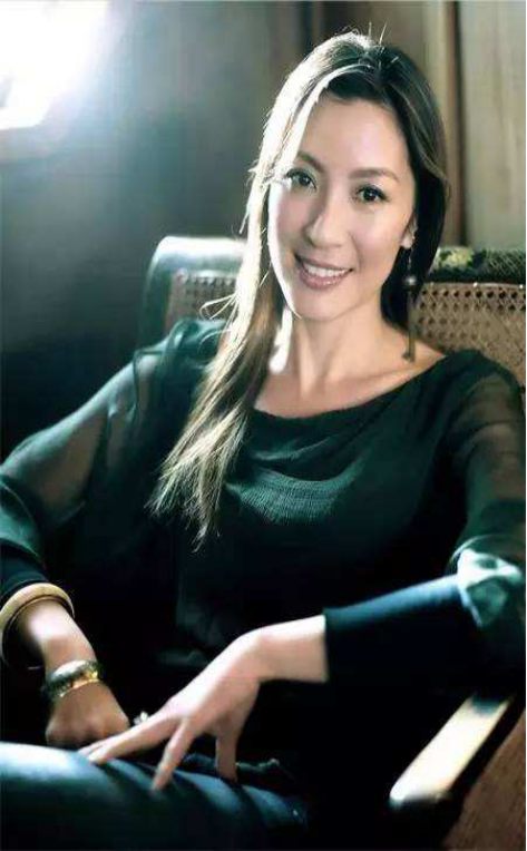 6,叶灵芝饰杨九妹;7,夏萍饰董月娥;8,刘午琪饰杨秋兰;9,丁佩饰黄琼女